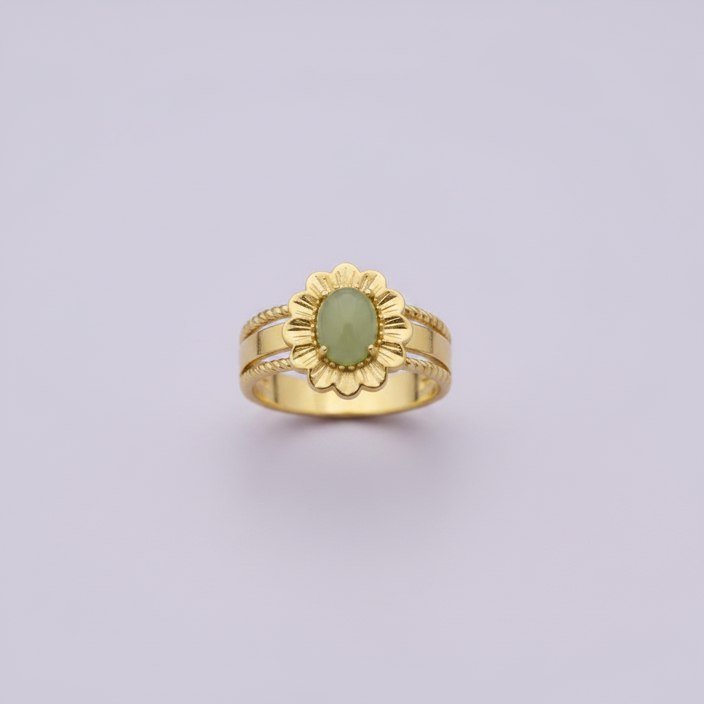 Bague fleur jade dorée fond lilas