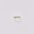 Bague opales dorée fond lilas pâle