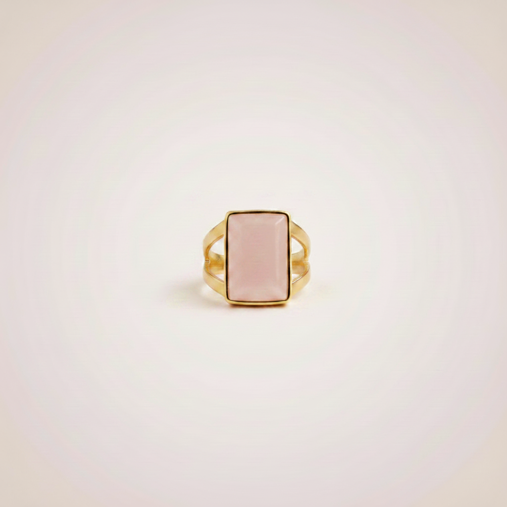 Bague jonc quartz rose fond rose clair
