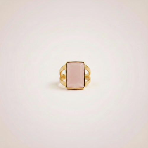 Bague jonc quartz rose fond rose clair