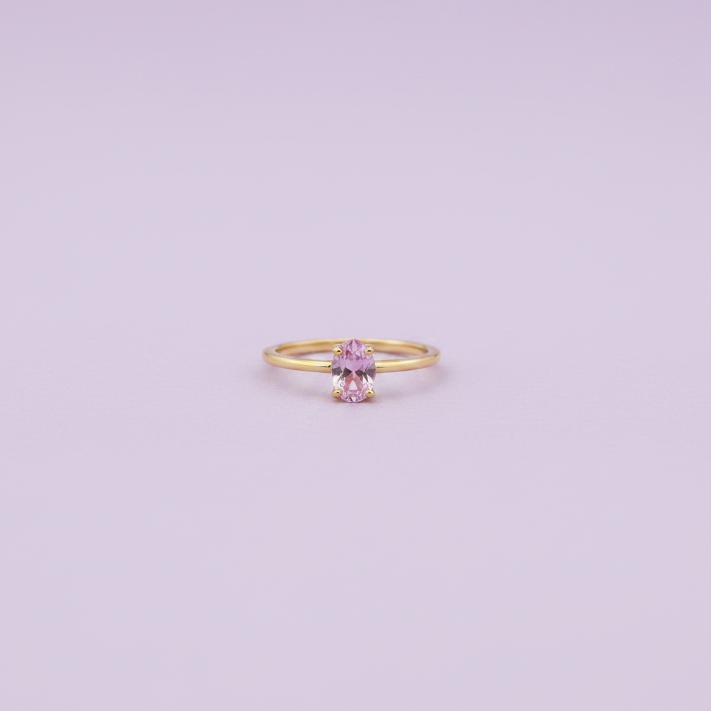 Bague pierre ovale rose fond lilas - vue de face