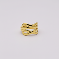 Bague triple anneaux dorée fond lilas pâle