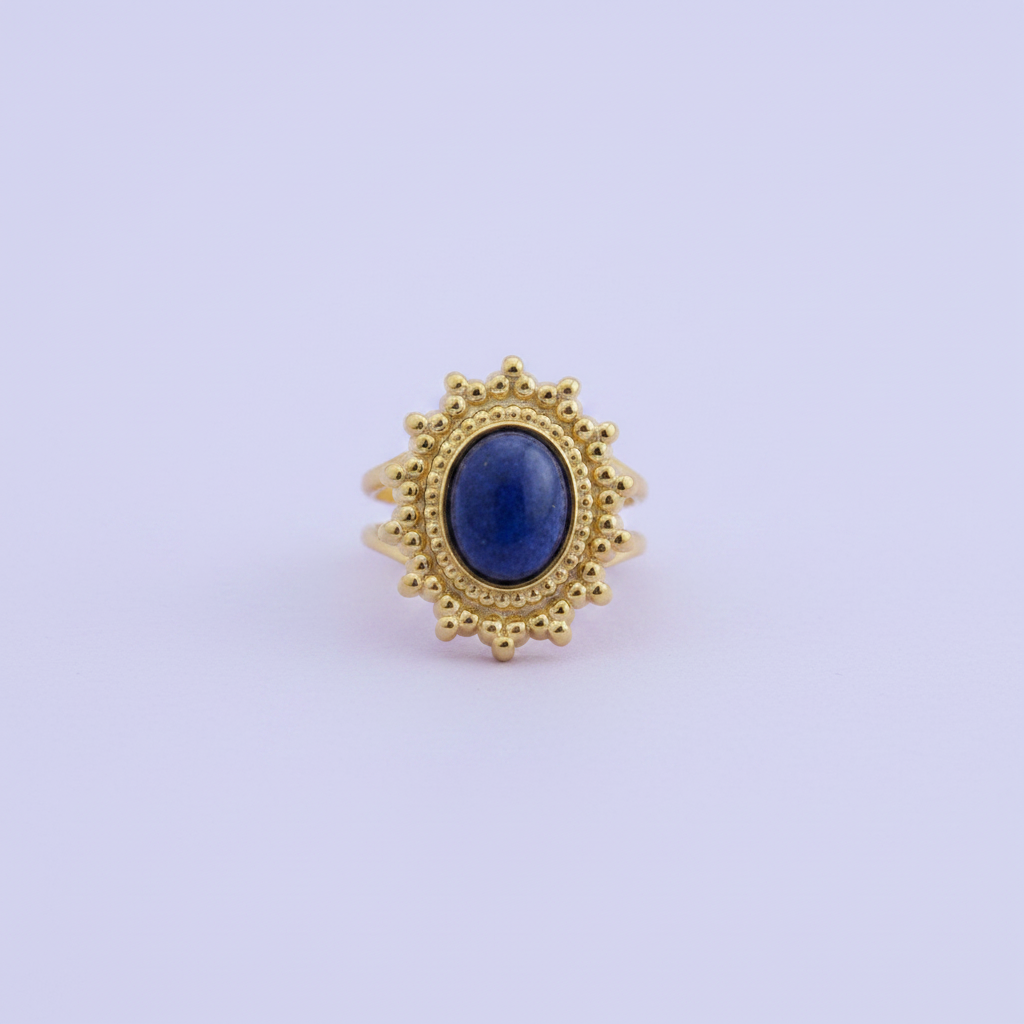 Bague saphir dorée fond lilas