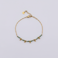 Bracelet perles vertes doré fond lilas